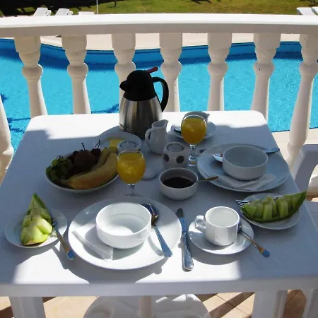 Beautiful Private In Prime Position With Fabulous Sea Views *